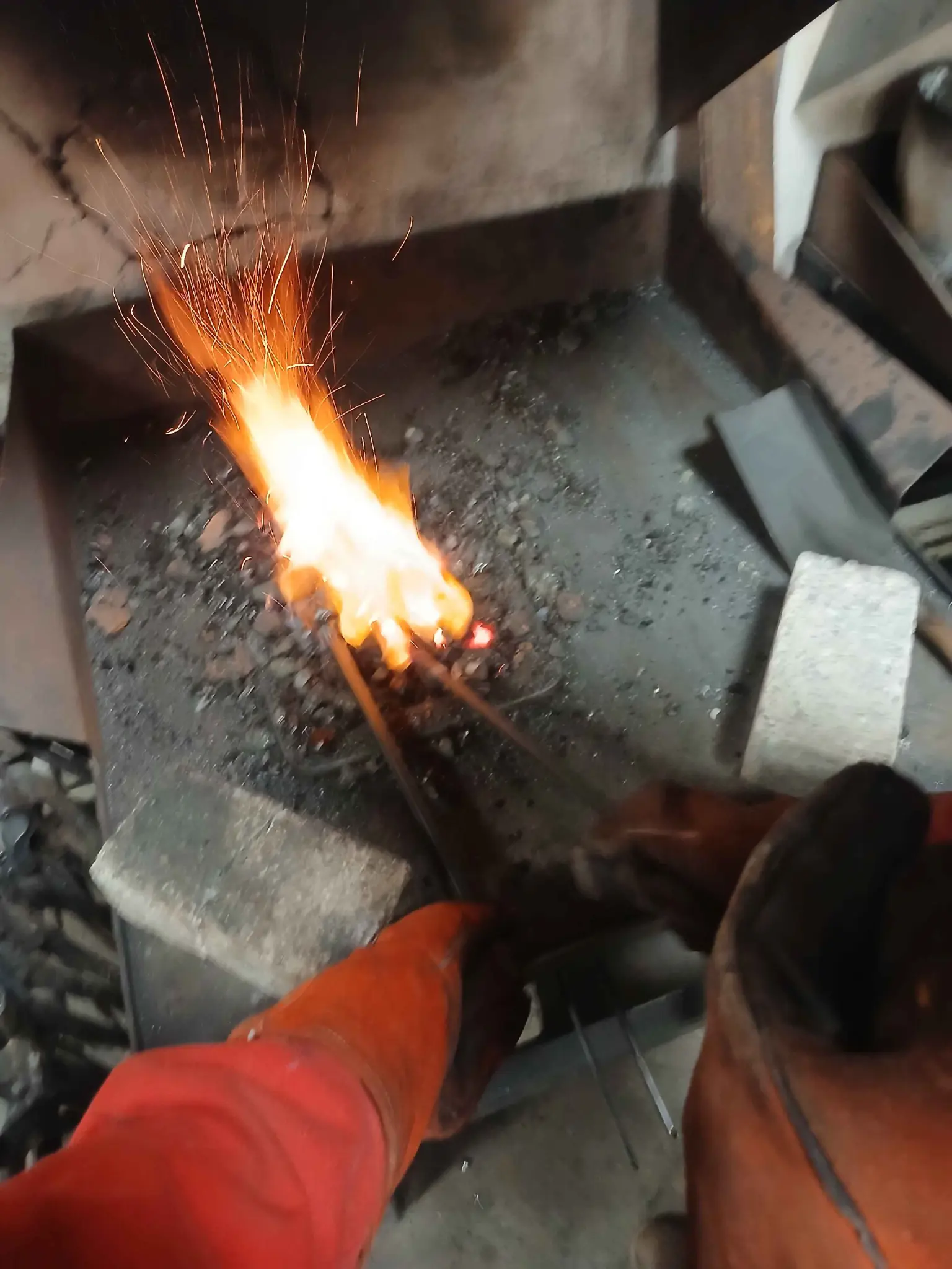 cool ass forge picture with sparks and shit